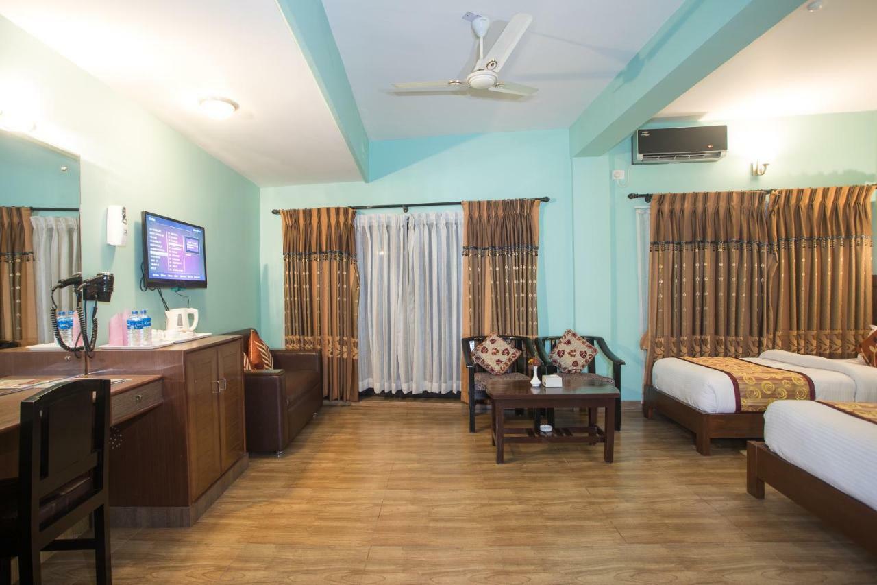 Hotel Peace Plaza Pokhara Extérieur photo