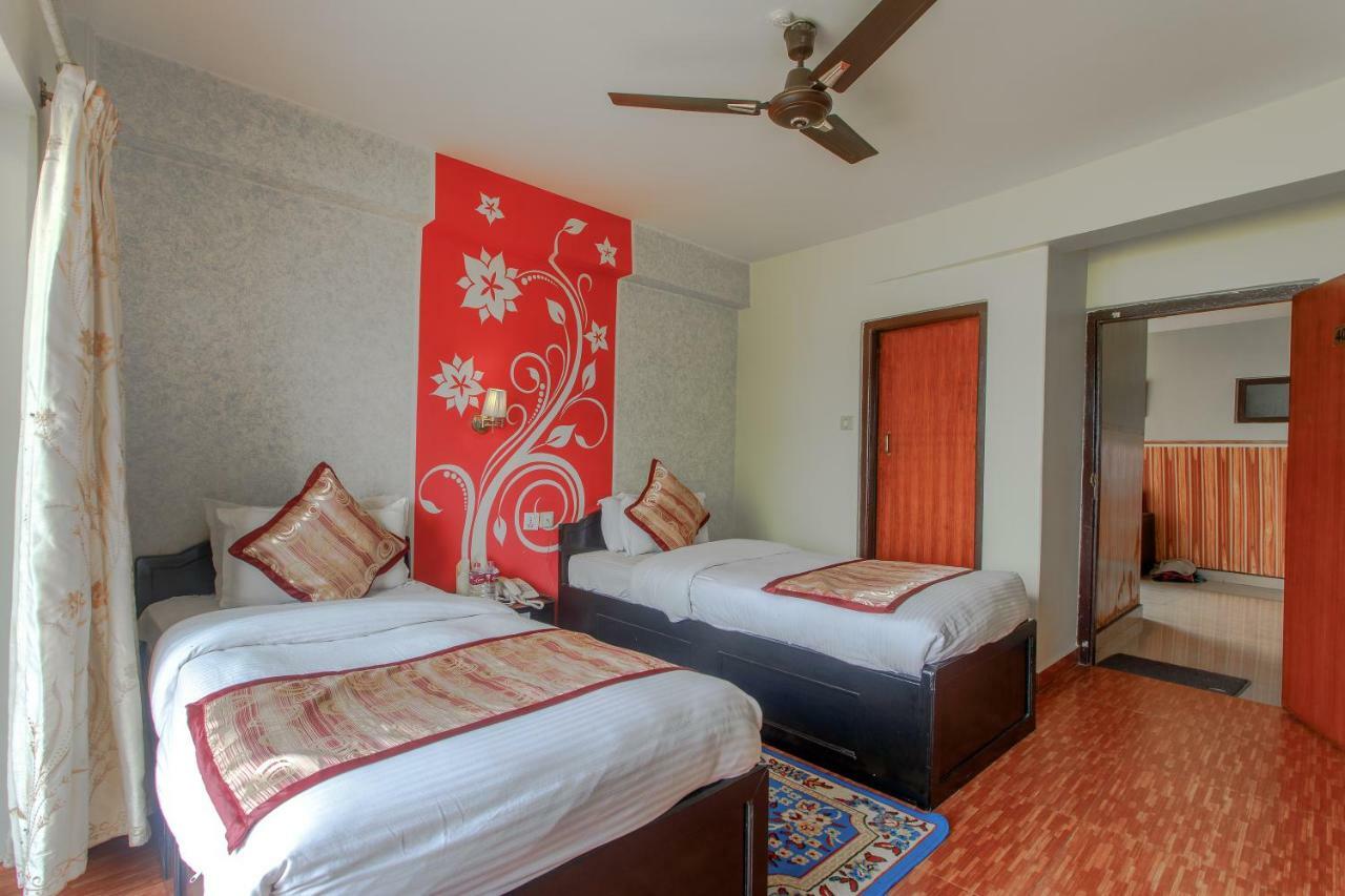 Hotel Peace Plaza Pokhara Extérieur photo