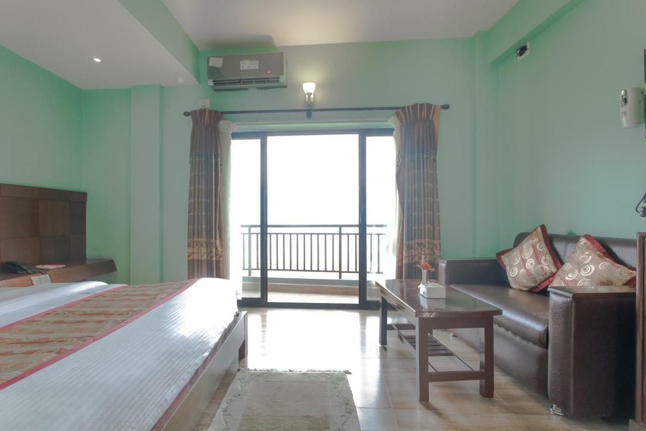Hotel Peace Plaza Pokhara Extérieur photo