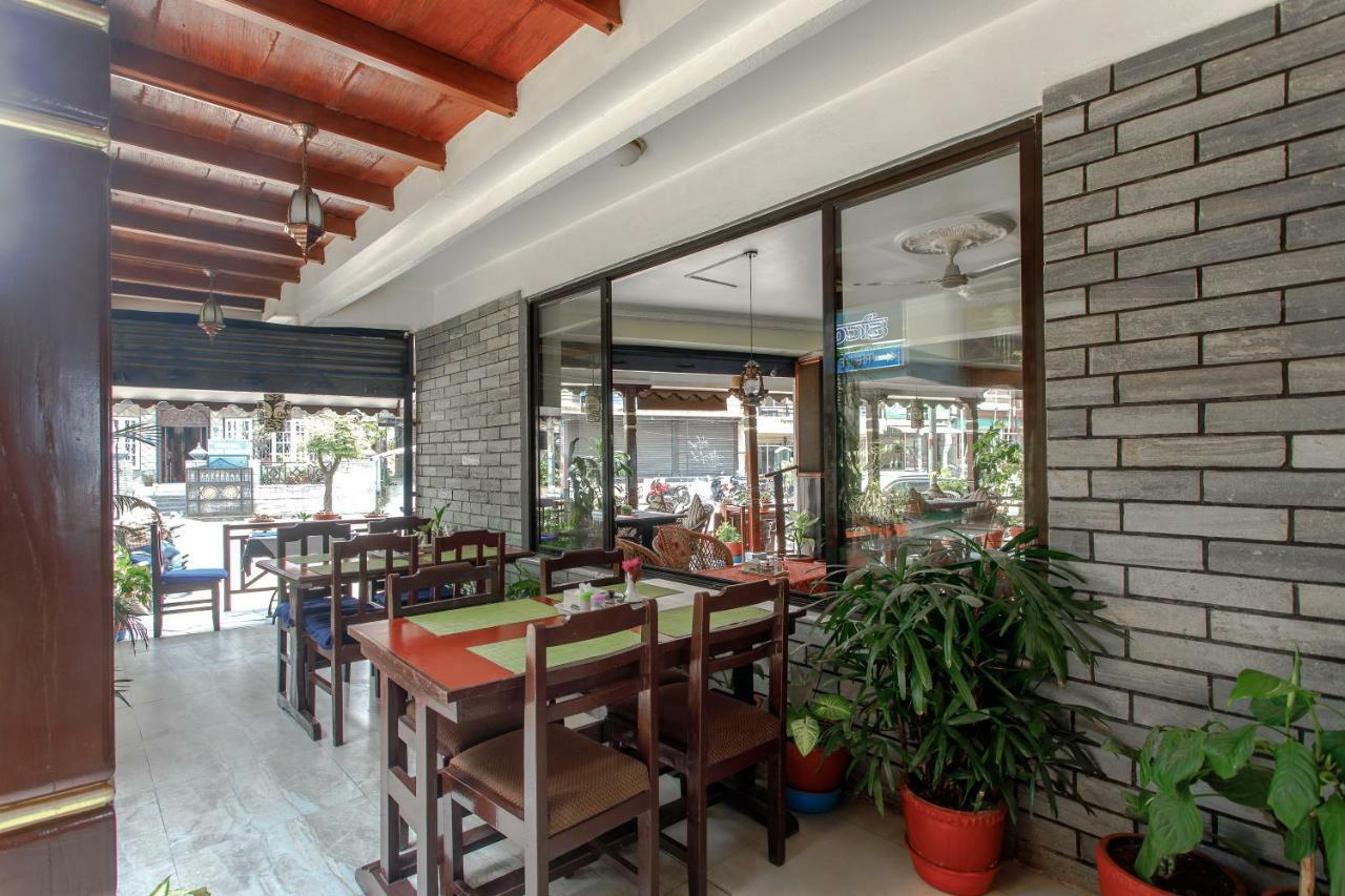 Hotel Peace Plaza Pokhara Extérieur photo