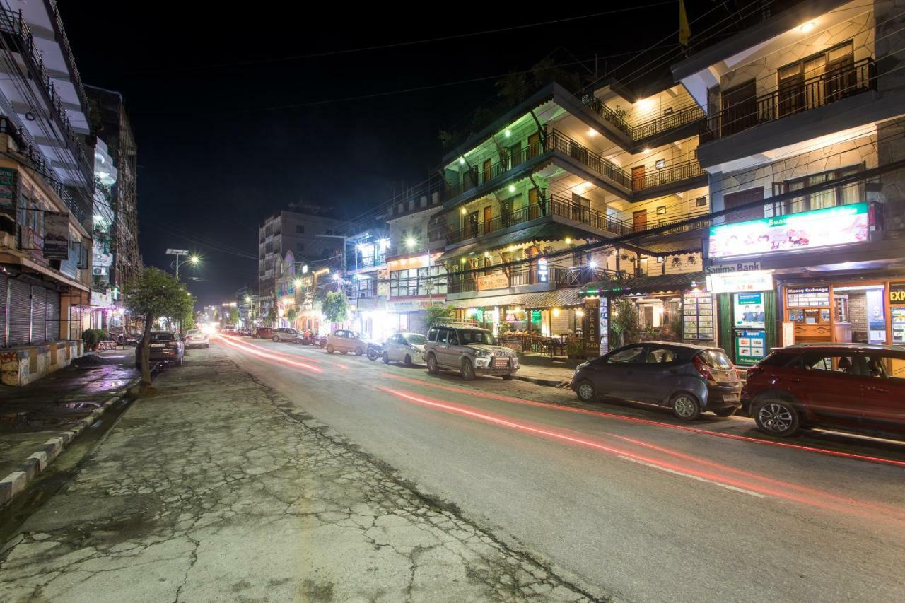 Hotel Peace Plaza Pokhara Extérieur photo