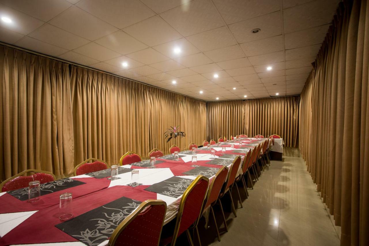 Hotel Peace Plaza Pokhara Extérieur photo